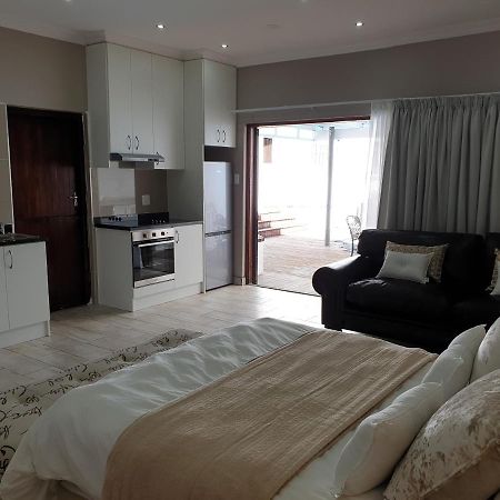 Pongola Road Self Catering Accommodation Uitenhage ภายนอก รูปภาพ